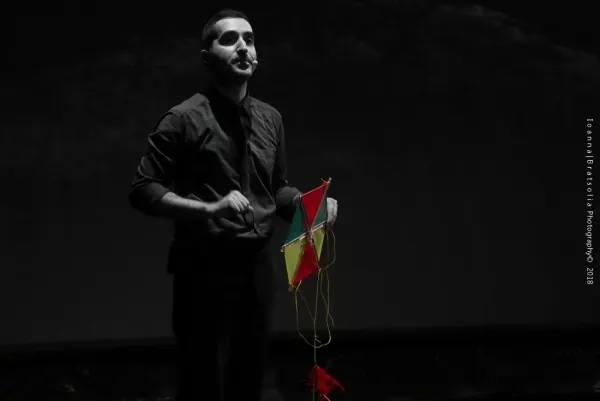 Ο Ζαχαρίας Καρούνης "ΕΙΝΑΙ" υπεύθυνος για μια από τις ωραιότερες φετινές παραστάσεις